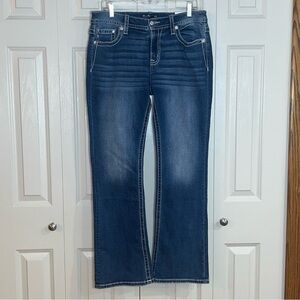 Miss Me Embellished
Bootcut Jeans with Paisley & Rhinestone
Detail Size 31 NWT